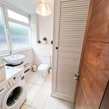 Lovely 4 Bedroom Flat With Ample Garden In Brondesbury, Kilburn Londres Extérieur photo