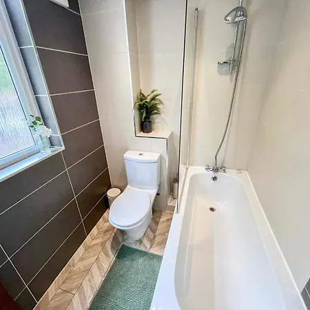 Lovely 4 Bedroom Flat With Ample Garden In Brondesbury, Kilburn Londres Extérieur photo