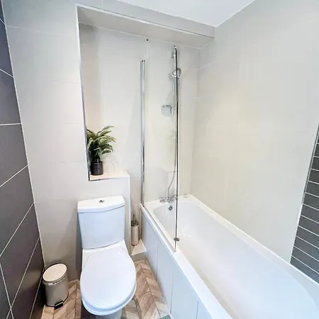 Lovely 4 Bedroom Flat With Ample Garden In Brondesbury, Kilburn Londres Extérieur photo