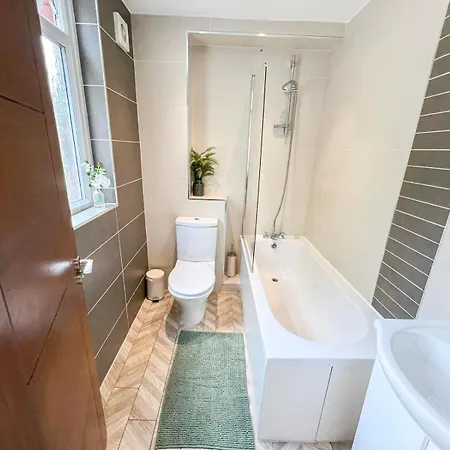 Lovely 4 Bedroom Flat With Ample Garden In Brondesbury, Kilburn Londres Extérieur photo