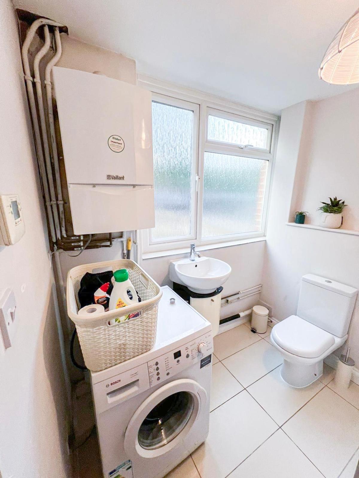 Lovely 4 Bedroom Flat With Ample Garden In Brondesbury, Kilburn Londres