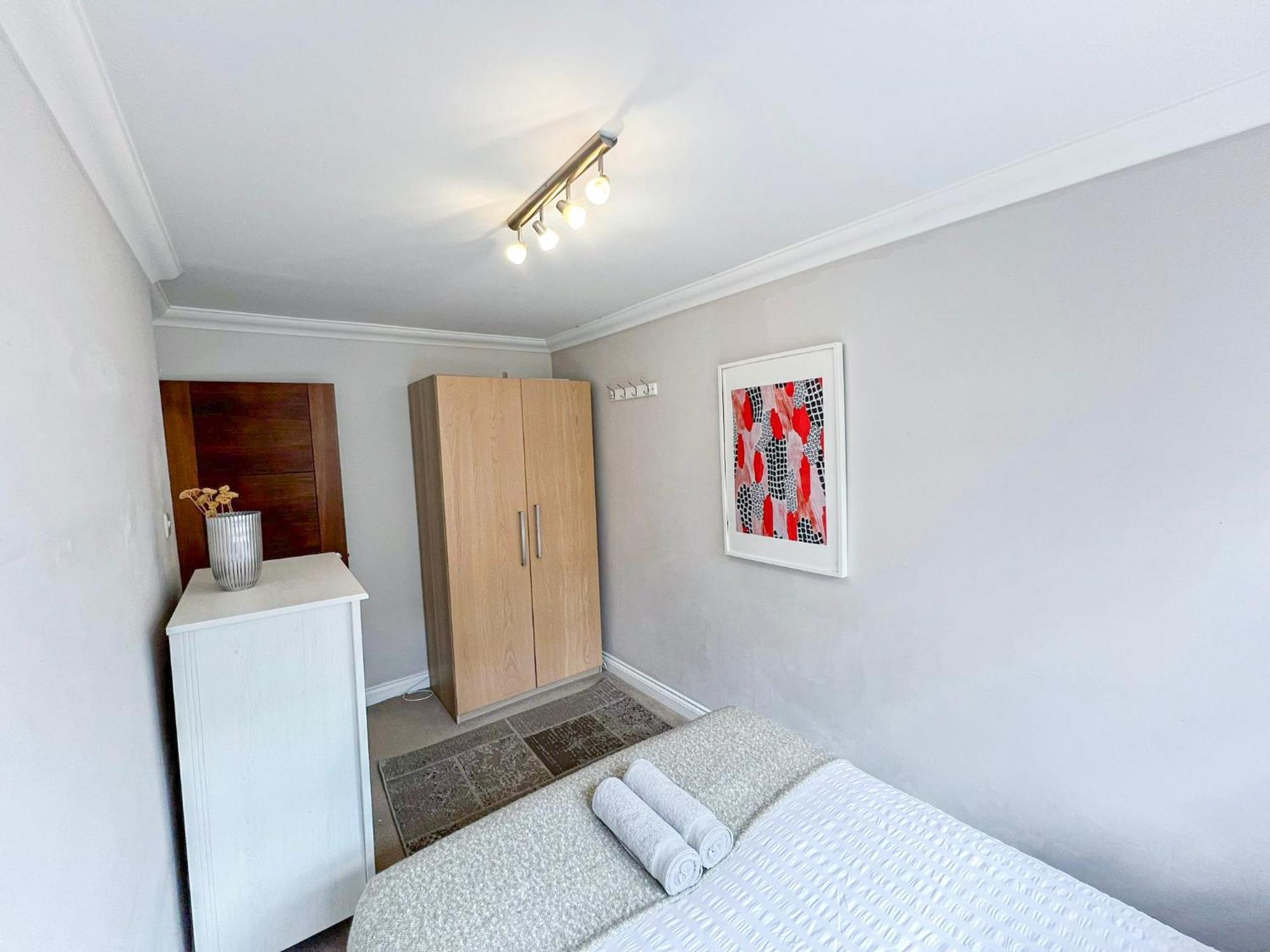 Lovely 4 Bedroom Flat With Ample Garden In Brondesbury, Kilburn Apartamento Londres